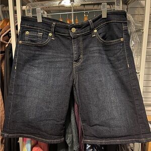 Levi’s Modern Bermuda Short